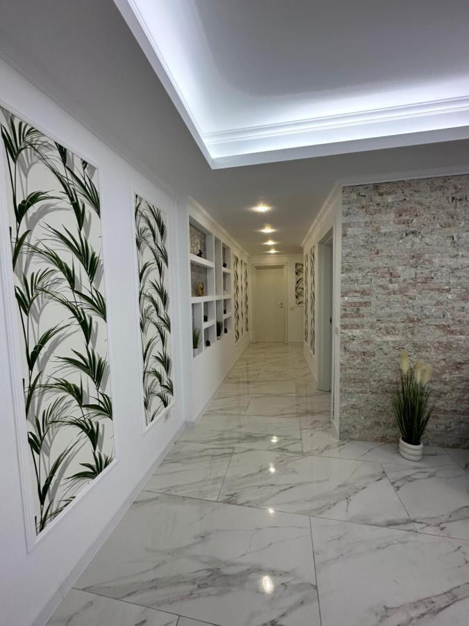 Golden Garden Luxury Apartment In ブカレスト エクステリア 写真