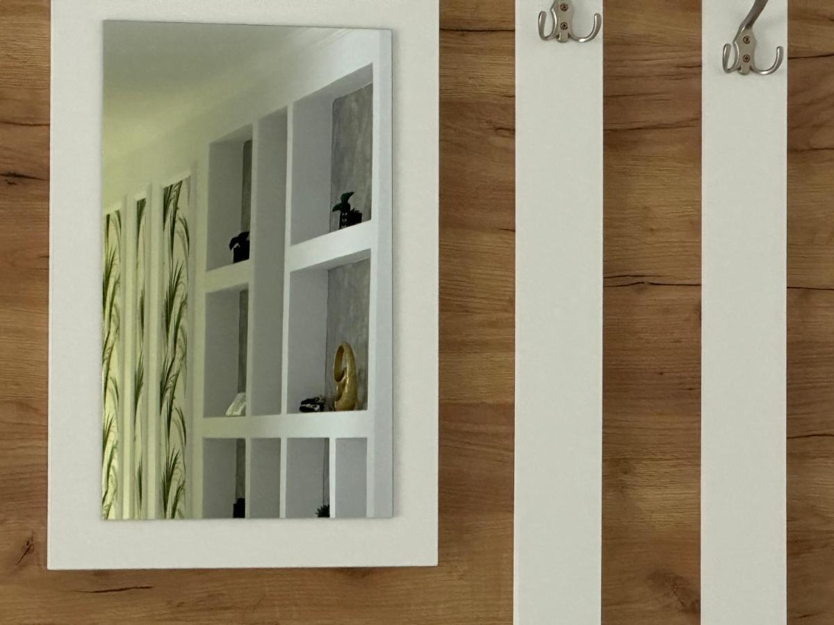 Golden Garden Luxury Apartment In ブカレスト エクステリア 写真