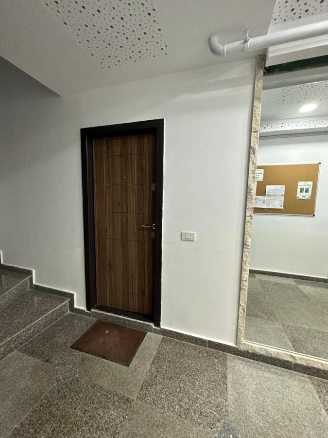 Golden Garden Luxury Apartment In ブカレスト エクステリア 写真