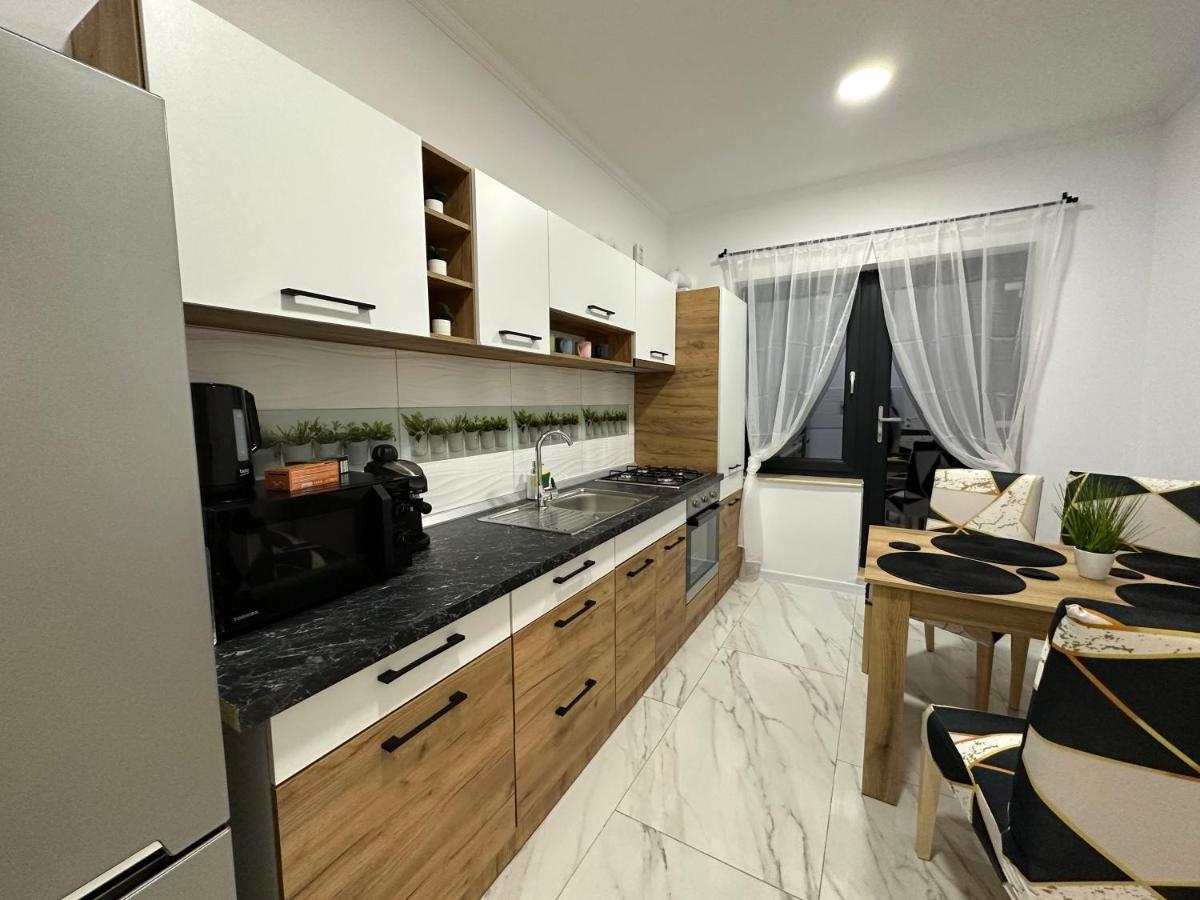 Golden Garden Luxury Apartment In ブカレスト エクステリア 写真